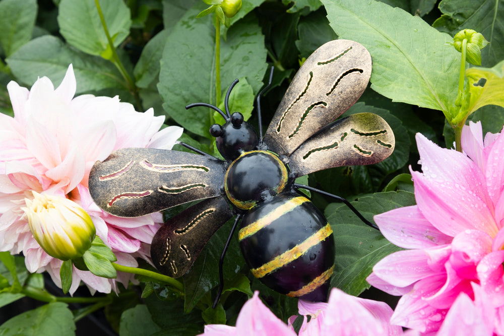 Humla (bi) i hamrad plåt 28x20 cm - Different Design